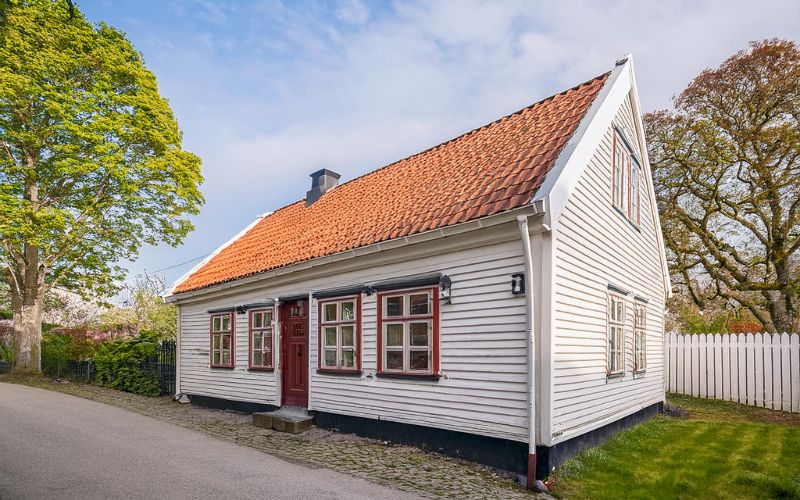 2. Husfasad fonster ommalade till villaagare